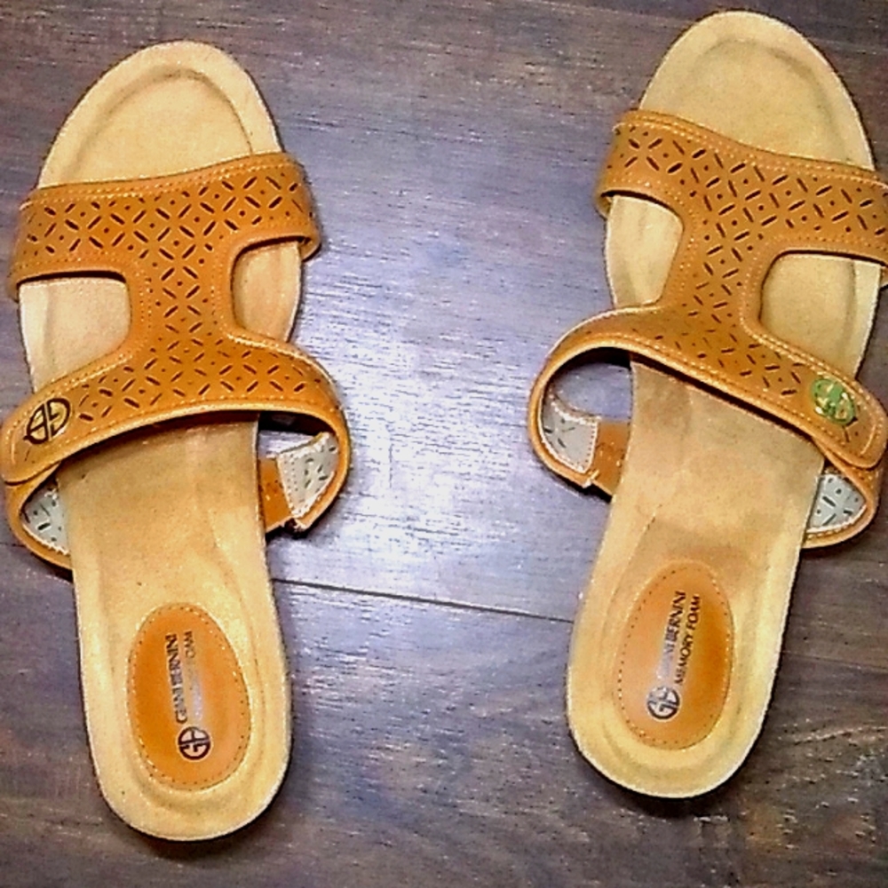 Brown GIANI BERNINI slip on's